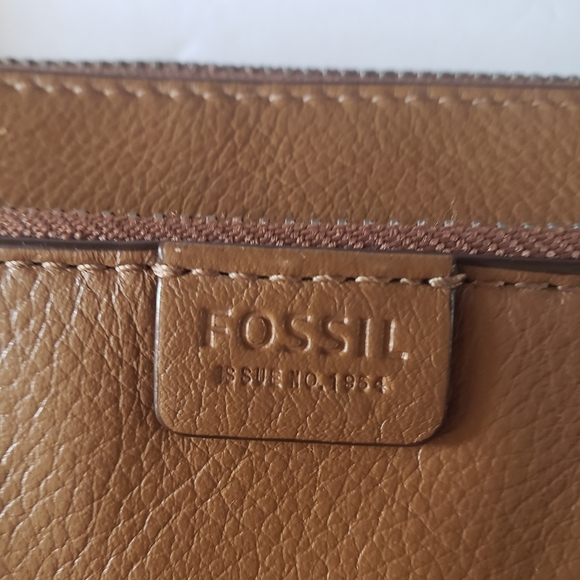 90's FOSSIL Tan Crossbody Cow Hide Leather Bag!!!! - Picture 4 of 16